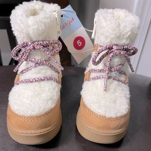 Kids Cat & Jack Plush Winter Boots. Size 5, Brown and white.